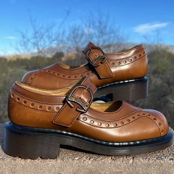 Dr. Martens Shoes - 🏴󠁧󠁢󠁥󠁮󠁧󠁿 Vintage Dr. Martens Golden Tan Brogue Style Chunky Mary Jane UK 4